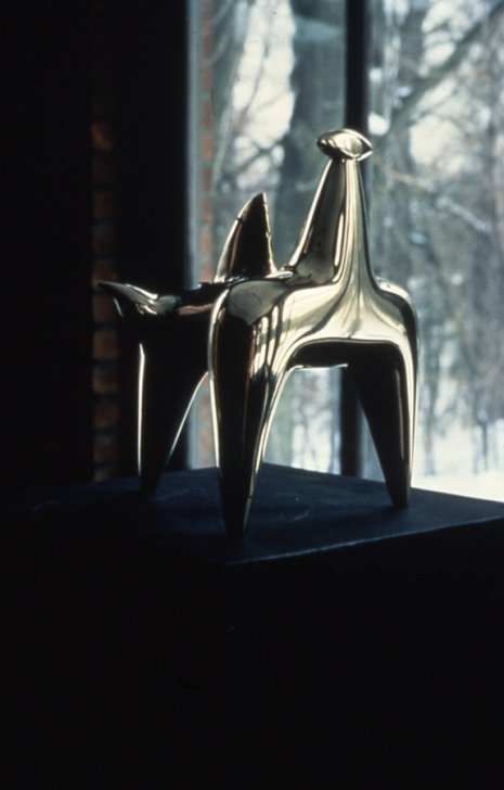Tripod with Tailfin, 1984, Bronze